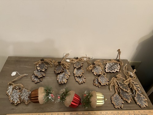 Rustic wood oak - oak, acorn