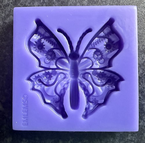 Emlems small butterfly - small,