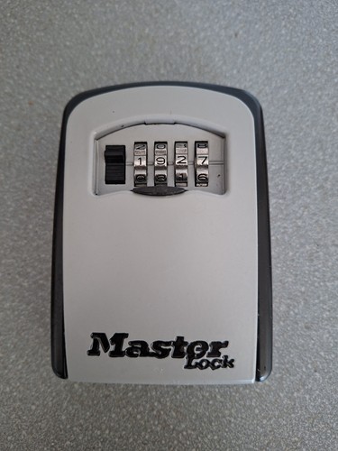 Master lock key safe - master, wall