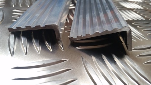 Aluminium stair tread nosing - aluminium,