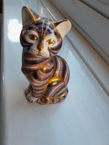 Royal crown derby paperweight - royal,