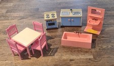 VINTAGE PLASTIC DOLLS HOUSE
