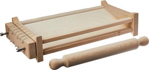 Pasta cutter for alla - cutter,