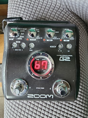 Zoom guitar effects pedal - zoom,