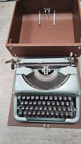 Vintage imperial typewriter - vintage,