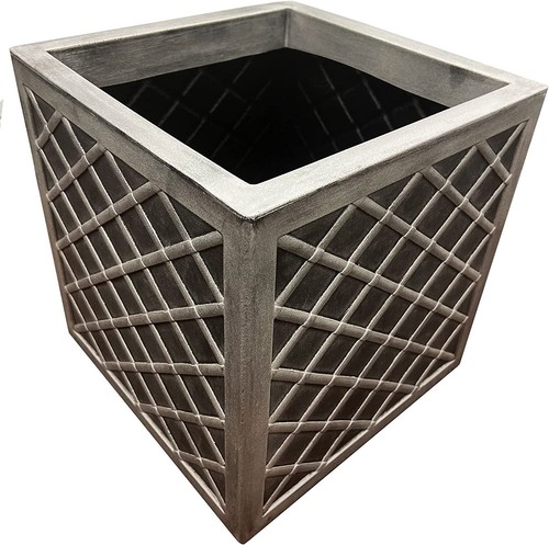 Large garden patio - garden, planters