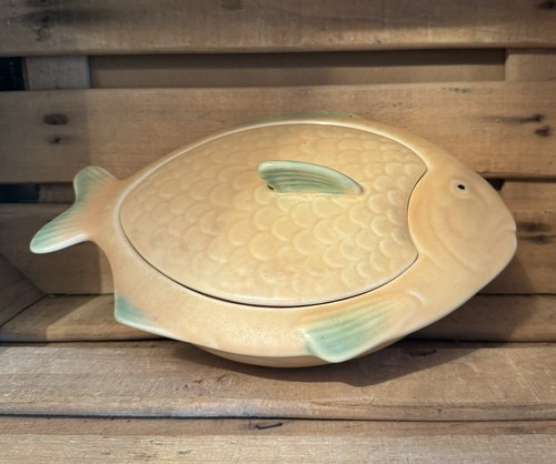 Vintage kitsch aged - vintage, pottery