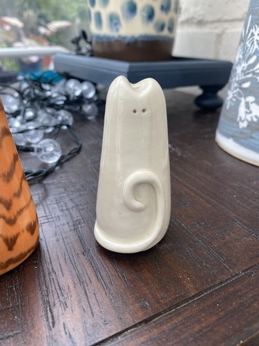 White cat light - white,