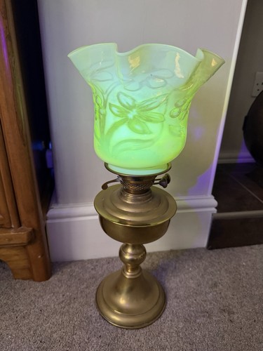 Opalescent uranium vaseline - uranium,