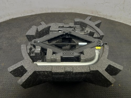 Volkswagen passat jack toolkit - volkswagen, jack/toolkit