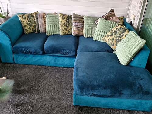 Blue velvet shaped corner - velvet,