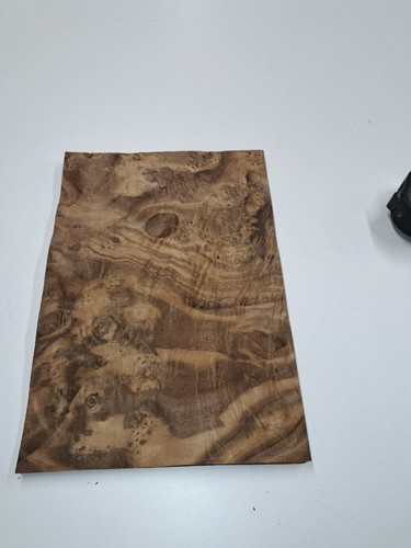 Burr walnut veneer 1 natural - 1,