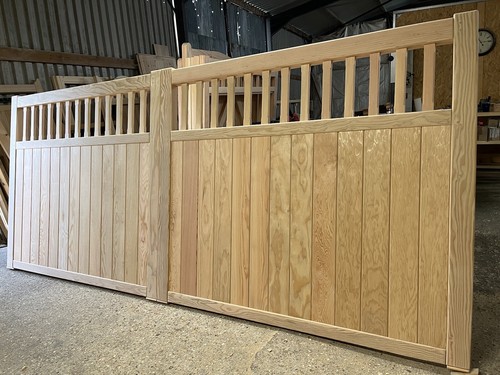 Wooden driveway gates flat - flat, top