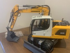 Liebherr A916 Wheeled Hydraulic Diecast Excavator 1:32   AT Collections New