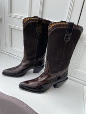 Ladies Cowboy Boots  By DONALD J PLINER. MADE IN ITALY.