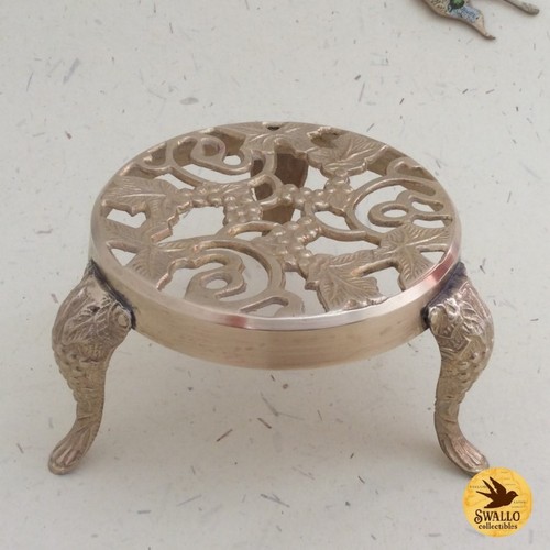 Vintage brass trivet - ,