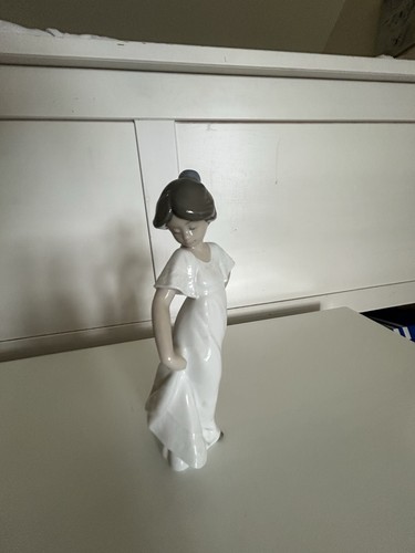 Nao lladro how pretty - lladro, 'how