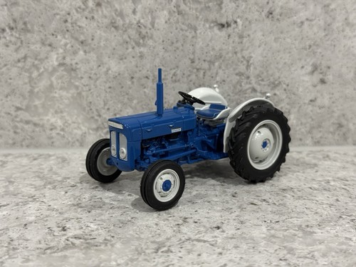 Universal hobbies fordson - hobbies,