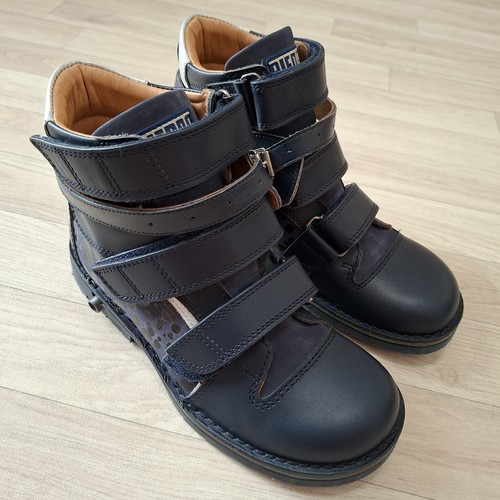 Girls size piedro - 5,