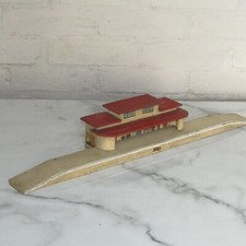 Hornby Dublo Pre War Wooden Station Red Roof Wood Through Station 61cm