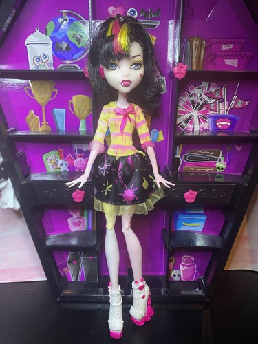 Draculaura art class - draculaura, monster