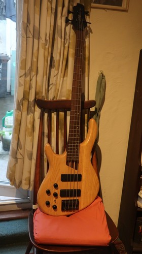 Bass guitar cort left - guitar,
