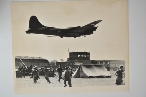 Flying fortress bomber - flying,