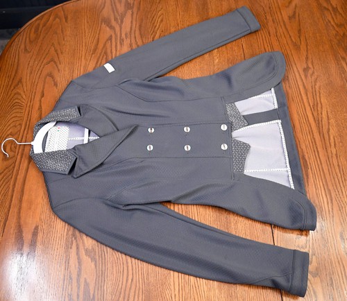 Animo worn short tails show - worn,