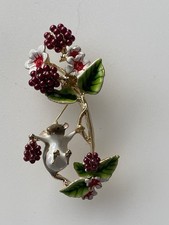 Enamel Mouse Berry Brooch Gold Tone Woodland Animal  Red Berries & Flowers Cute