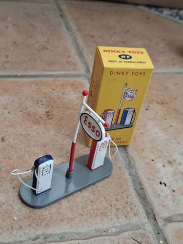 Dinky toys 49d petrol pumps - 49d,