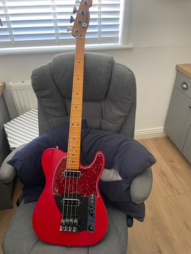 Short scale bass guitar - short,