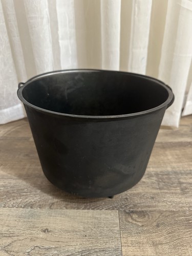 Antique cast iron bean pot - iron,