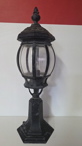 Vintage black garden street - ,