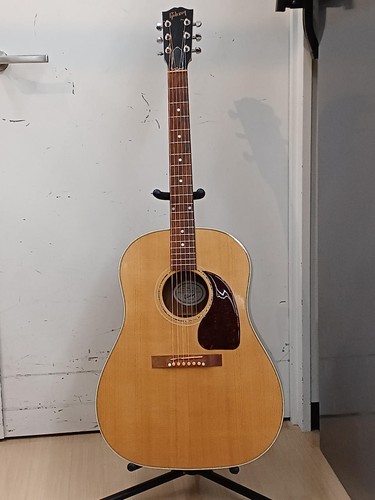 Gibson electric acoustic - j-15,