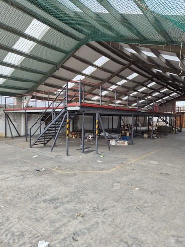 Mezzanine floor 10m x - 10m,