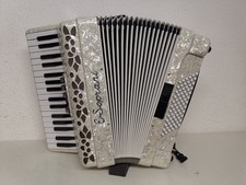 Accordion E SOPRANI 72 BASS 3 CHOIRS 