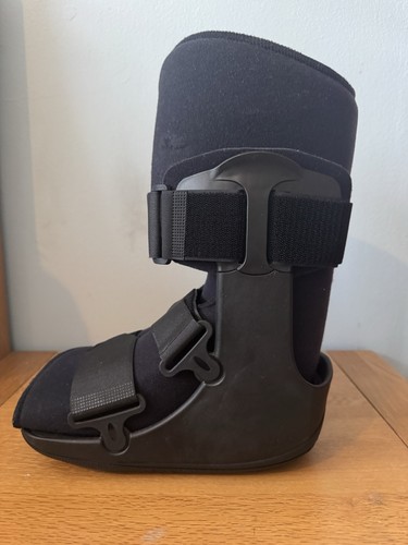 Short walking boot size small - size,