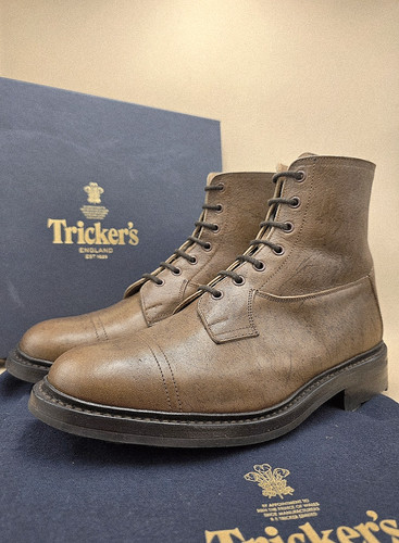 Rrp 585 tricker - rrp, £585