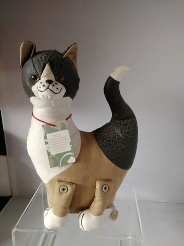 Dora designs cat - dora,