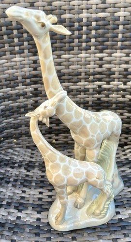 Large porcelain giraffe mother - porcelain,