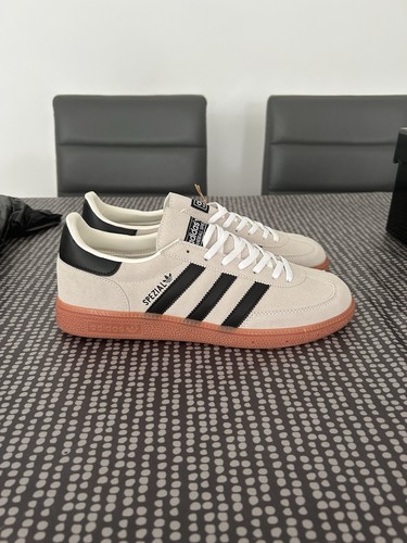 Cream and black suede adidas - black,