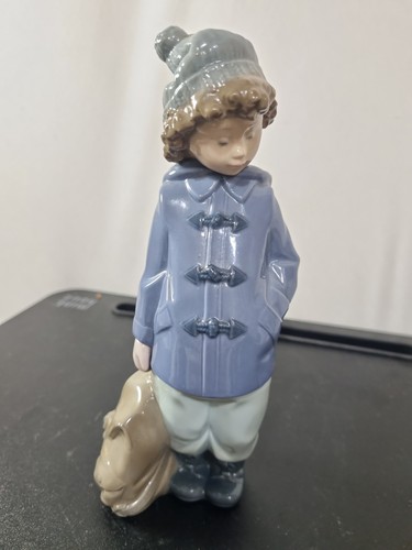 Porcelain figure nao - figure,