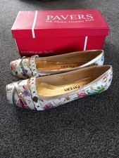 Used Pavers Women's Flat