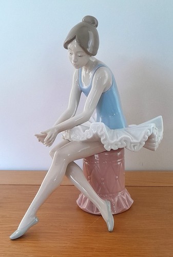Nao seated ballerina 1179 - nao,