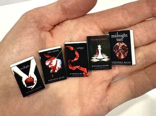 Miniature twilight saga book - miniature,