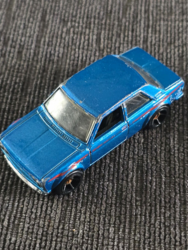 Hot wheels datsun - 1:64,