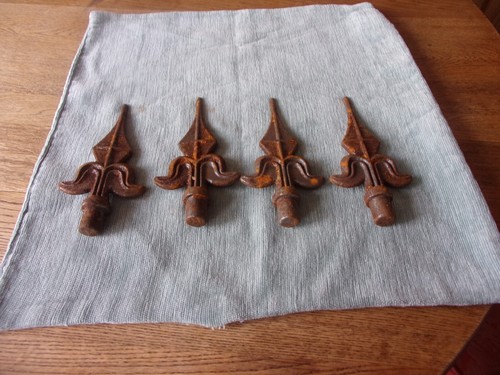 Cast iron fleur lis top - 4,