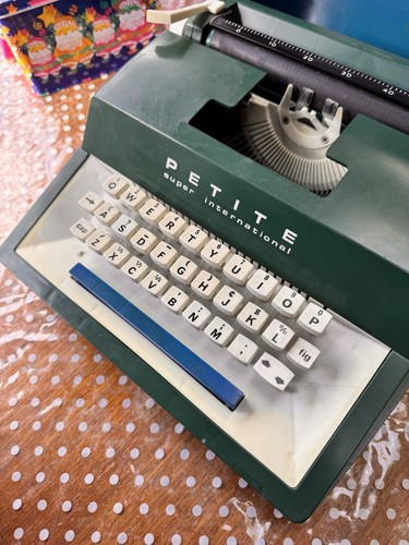 Petite international - petite,