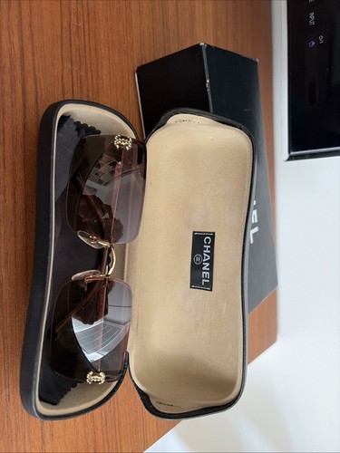 Chanel logo sunglasses - chanel,