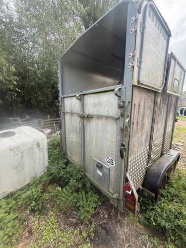 Twin axle stall horse - 2-stall,
